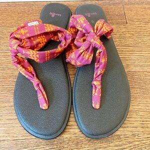 Sanuk | Women’s Yoga Thong Sandals in Elle Print Size 10